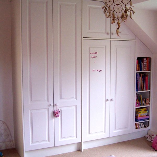 Kid’s Ivory Fitted Wardrobe